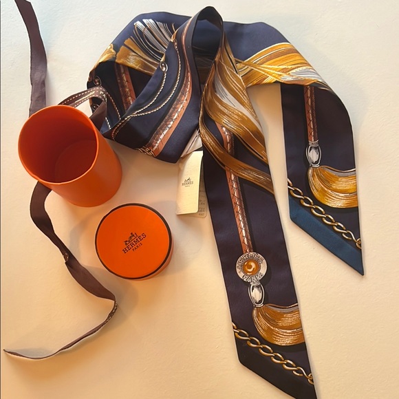 Hermes Twilly Navy and Gold Silk mini Scarf - Picture 3 of 7